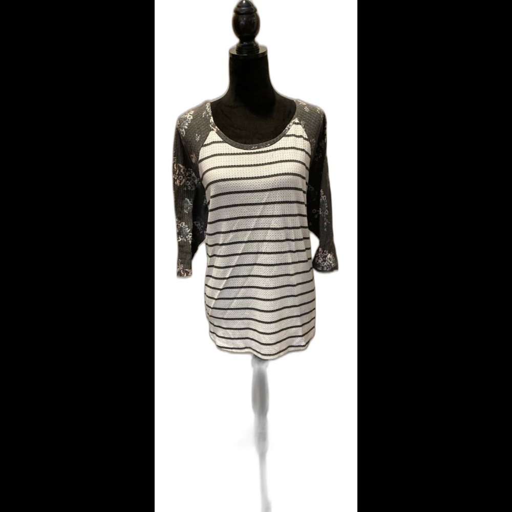 24/7 Maurice’s Plus Size 2XL Blouse Waffle Knit Top Gray Stripe  Raglan Sleeves‎